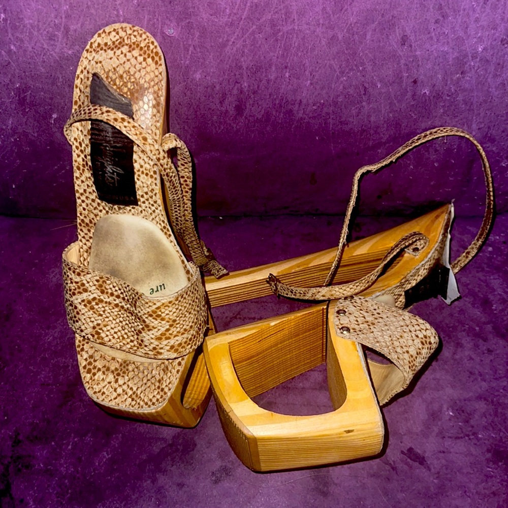 Vintage Like New Dallas Heights 7” platformWood Heels size 5 snake print leather